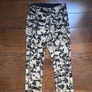 Womens Lululemon Leggings (USED) 25"